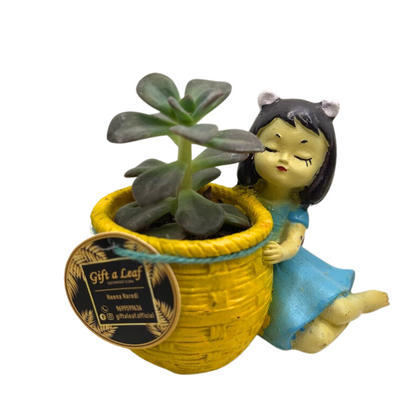 GL124 - Girl with yellow basket (Set of 2)